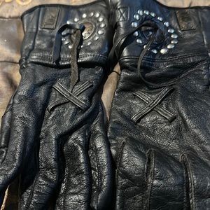 Ladies leather riding gloves
